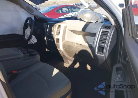 2016 Ram 1500 Express z USA, uszkodzony, nr VIN 1C6RR7FG4GS166845